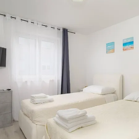 Appartement With Parking Space - 27682 Medulin